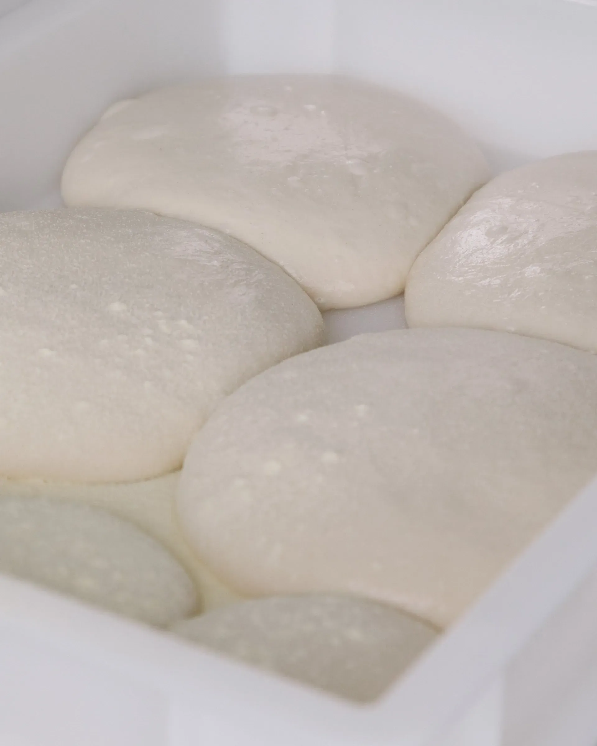 Pizza auf Pizzaschaufel